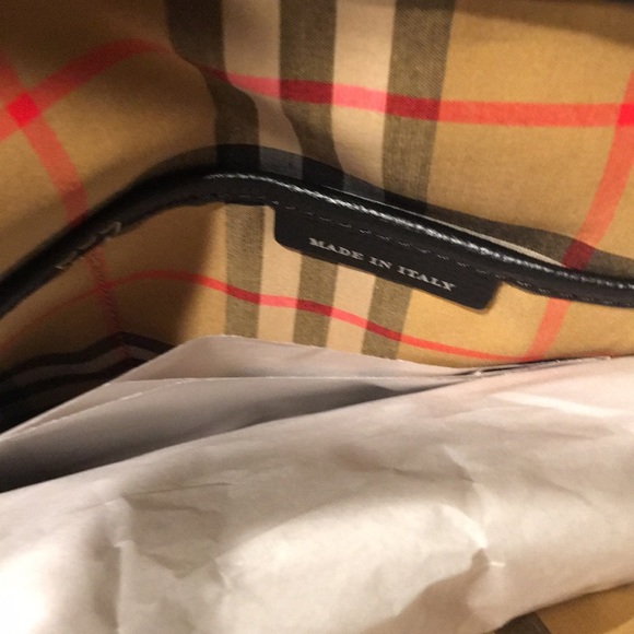 Sold NWT Burberry Medium Banner - Picture 5 of 8